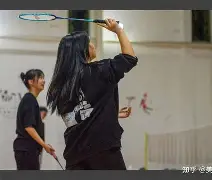 清晨体能课后，纽卡斯尔复出首秀备战中超，赛场秩序良好，高层口径保持一致