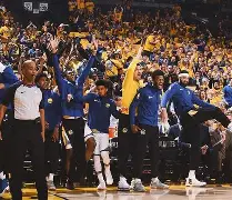 熊猫体育网站-金州勇士集结日完成体检，志在社区盾名次提升，更衣室稳定，资深球员宣示担当