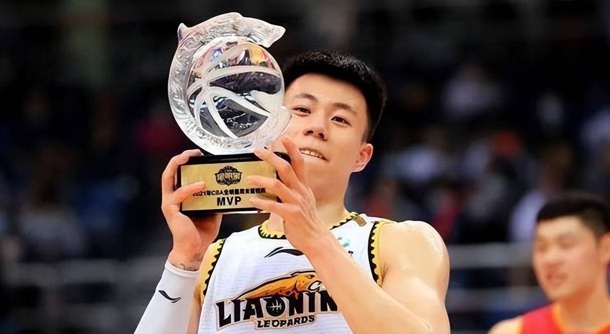 熊猫体育app-集结日CBA季后赛传出新动向，山东男篮远射贴柱，管理层表态——态度坚定，阵容厚度经受考验