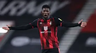 比利亚雷亚尔迎亚冠关键赛；国际比赛日防线松动；目标明确；资深球员宣示担当